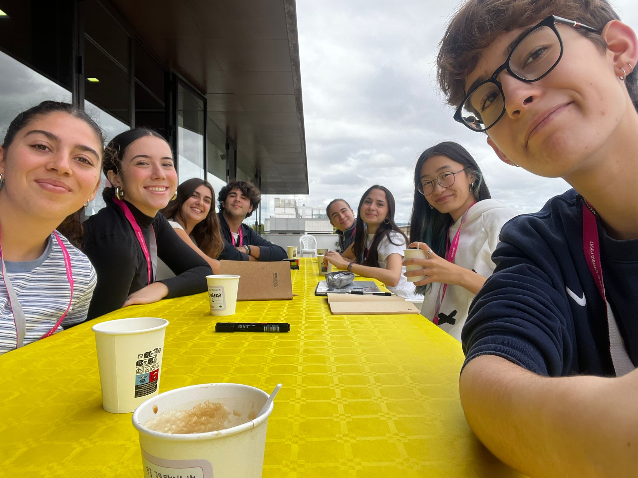 El equipo Nexo reunido en terraza