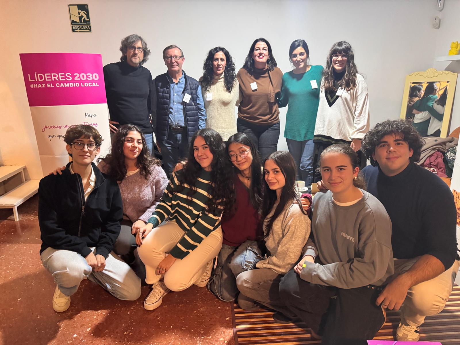 Foto de grupo Nexo con colaboradores del programa Líderes 2030
